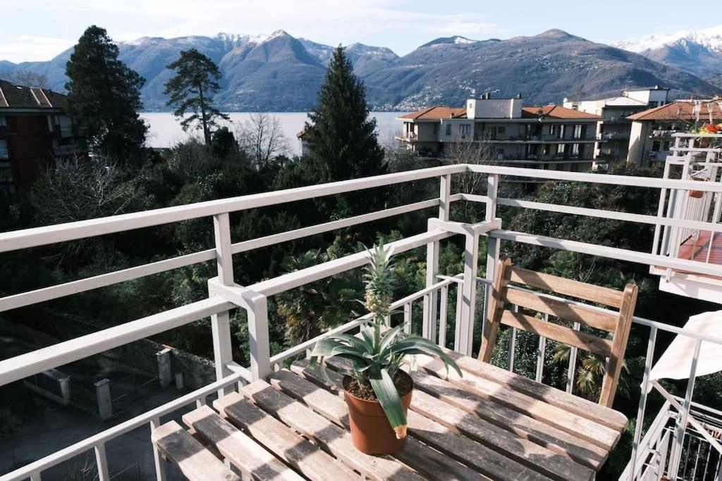 Studio With Lake And Montains Views Free Parking Luino Exterior foto