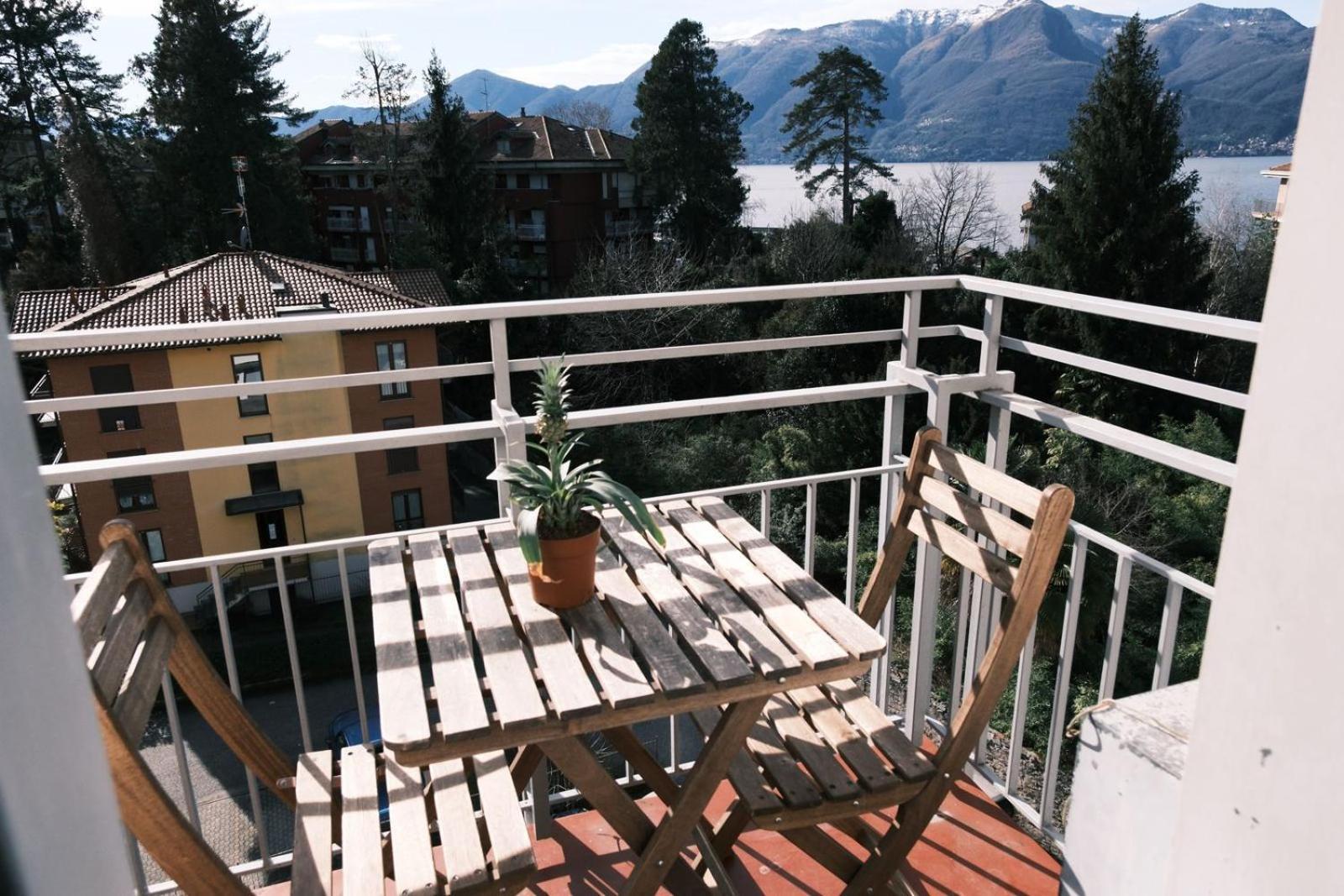 Studio With Lake And Montains Views Free Parking Luino Exterior foto